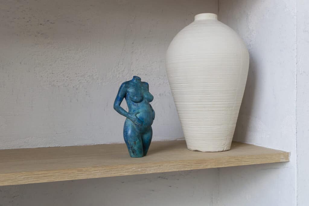 Gegoten bronzen zwangerschap beeld - blauw
